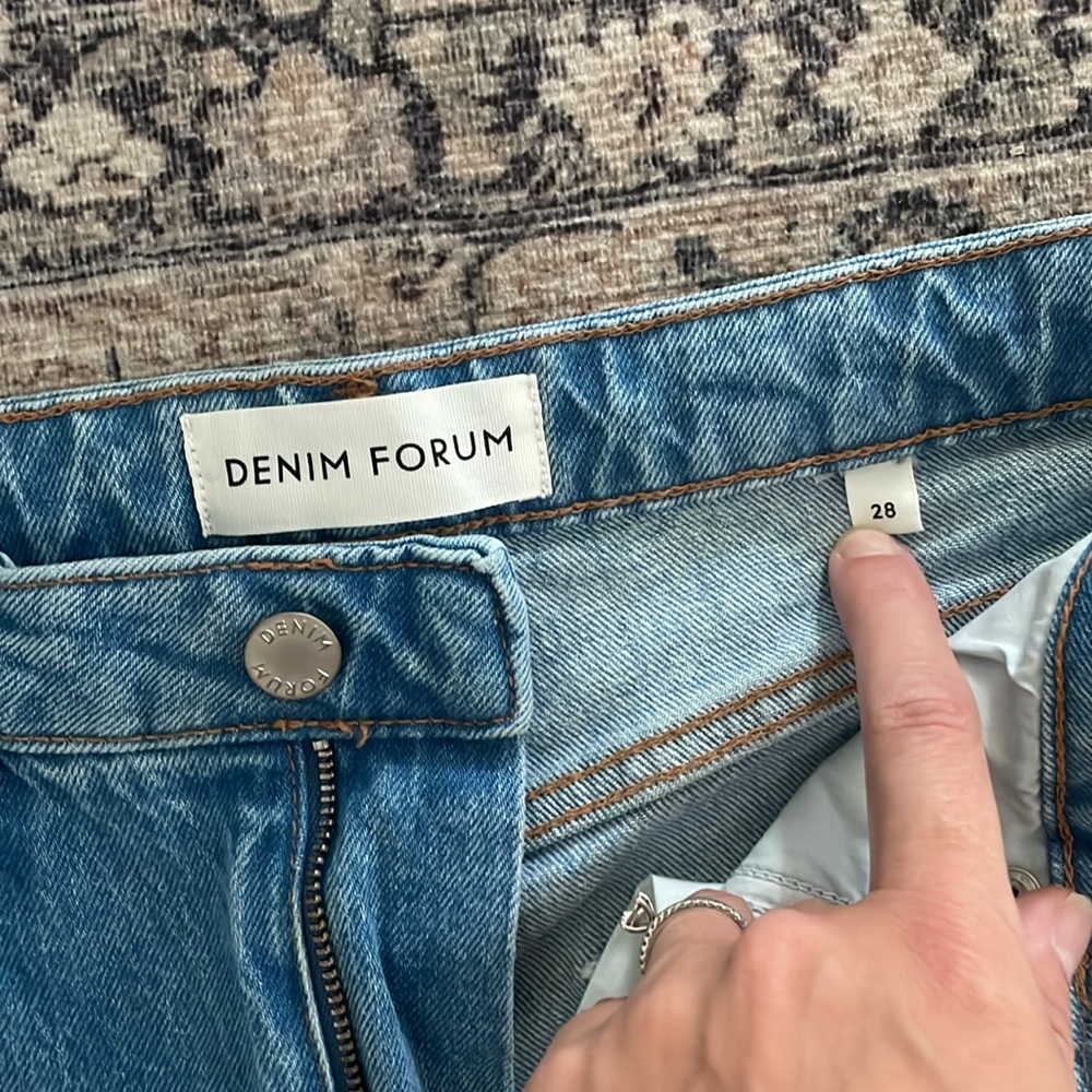 Aritzia Remy Hi-rise Relaxed Jean - Picture 4 of 8